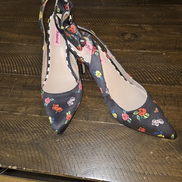 Betsy Johnson Ginjer heels - Picture 12 of 16